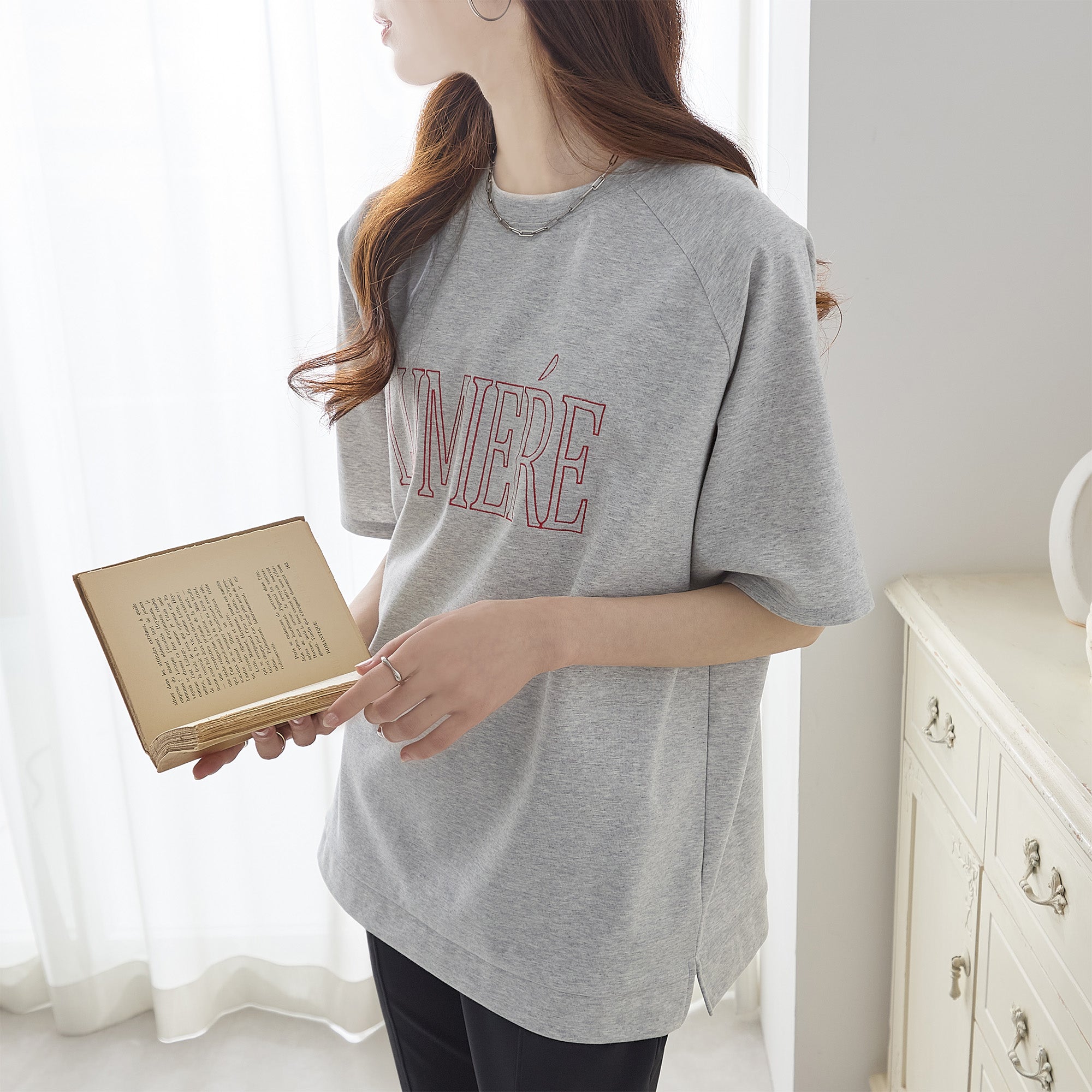 ロゴ刺しゅうTシャツ｜トップス レディース トレンド カットソー