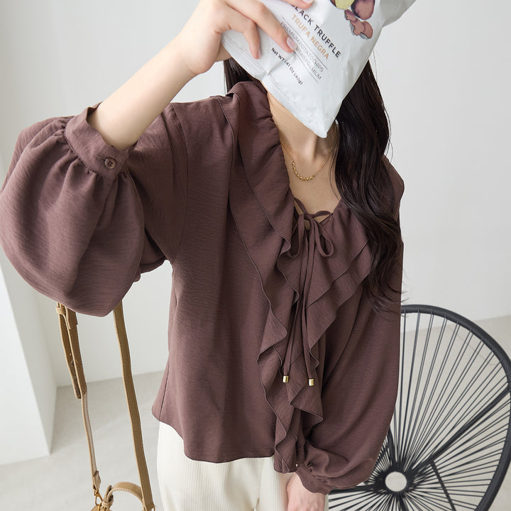 <span>【クーポンで2,999円！】</span>【シャツ/ブラウス】『レディーなフリル』パウダーデシンラッフルブラウス