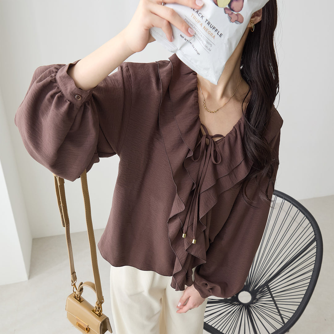 <span>【クーポンで2,999円！】</span>【シャツ/ブラウス】『レディーなフリル』パウダーデシンラッフルブラウス