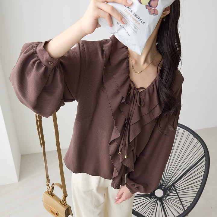 <span>【クーポンで2,999円！】</span>【シャツ/ブラウス】『レディーなフリル』パウダーデシンラッフルブラウス